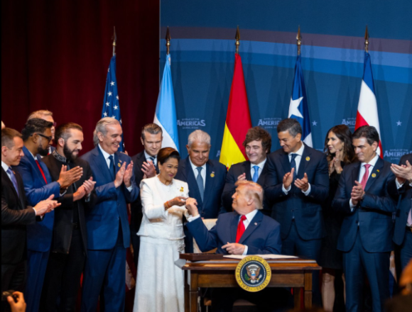 TRUMP LANZA “ESCUDO DE LAS AMÉRICAS” JUNTO A LÍDERES LATINOAMERICANOS PARA COMBATIR AL NARCOTRÁFICO