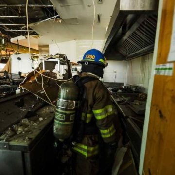 CONFIRMAN FALLECIMIENTO DE UNA PERSONA TRAS INCENDIO EN EDIFICIO DE LA ZONA ROSA DE SAN SALVADOR