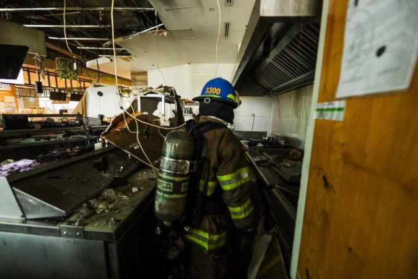 CONFIRMAN FALLECIMIENTO DE UNA PERSONA TRAS INCENDIO EN EDIFICIO DE LA ZONA ROSA DE SAN SALVADOR