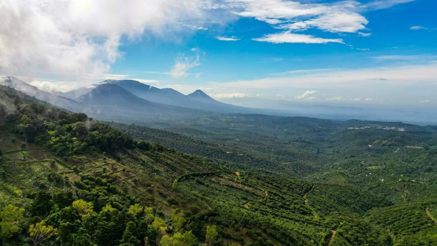 PRONOSTICAN SÁBADO CÁLIDO CON LLUVIAS EN VARIAS ZONAS DE EL SALVADOR