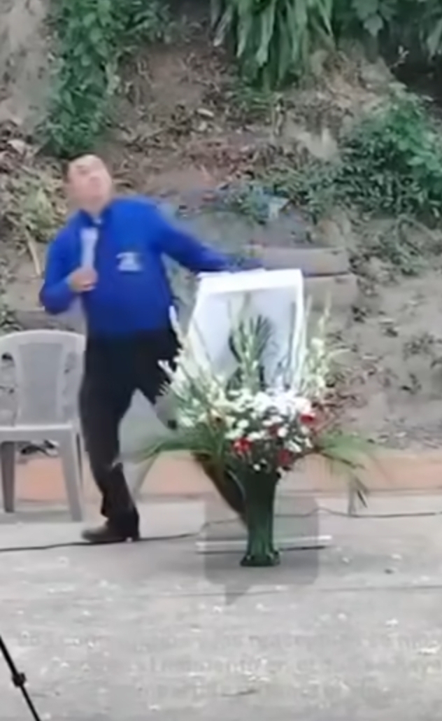culto 1 ÁRBOL COLAPSA DURANTE CULTO RELIGIOSO EN MEJICANOS Y DEJA VARIOS LESIONADOS