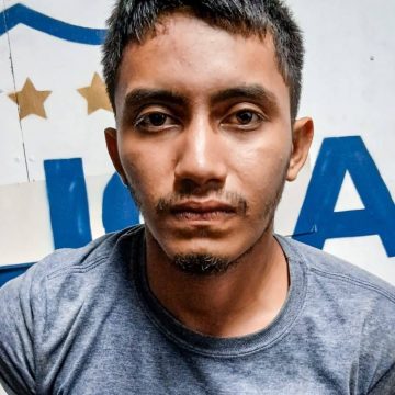 CAPTURAN A TRES PERSONAS TRAS DISTURBIOS E INCENDIO DE MOTOCICLETA EN CIUDAD ARCE