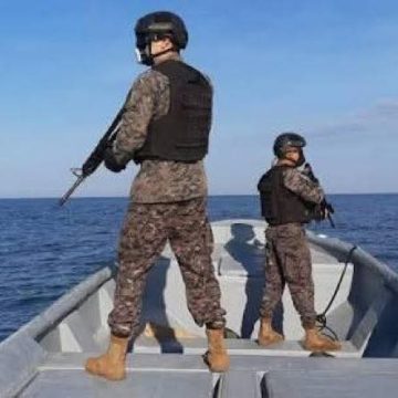 EL SALVADOR; MARINA NACIONAL RESCATA A 16 NÁUFRAGOS ECUATORIANOS Y LOS TRASLADA A LA UNIÓN