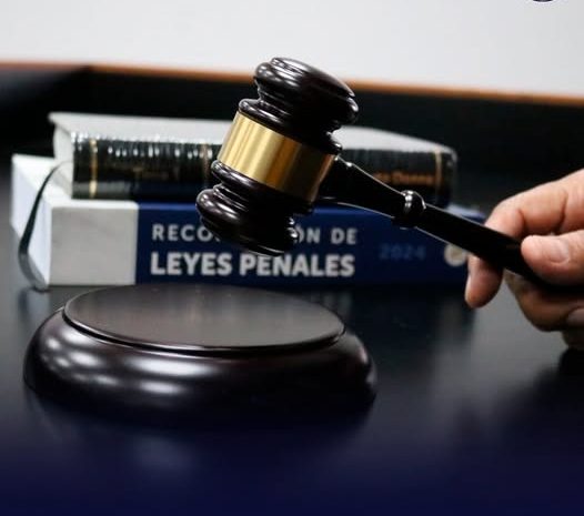 pareja DECRETAN DETENCIÓN PROVISIONAL PARA PAREJA ACUSADA DE DELITOS SEXUALES CONTRA ADOLESCENTE EN SANTA ANA