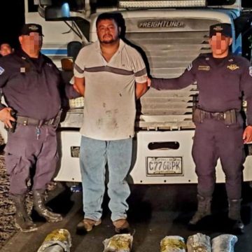 CAPTURARON A UN TRAILERO GUATEMALTECO CON DROGA, ARMA Y MUNICIONES OCULTAS EN UN CABEZAL EN SANTA ANA