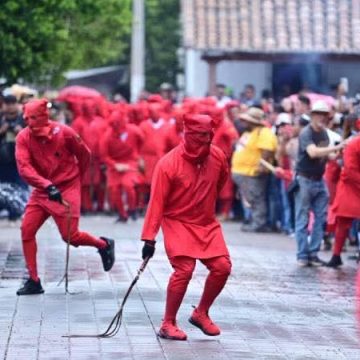 TEXISTEPEQUE VIVE LA TRADICIÓN DE LOS TALCIGÜINES EN LUNES SANTO