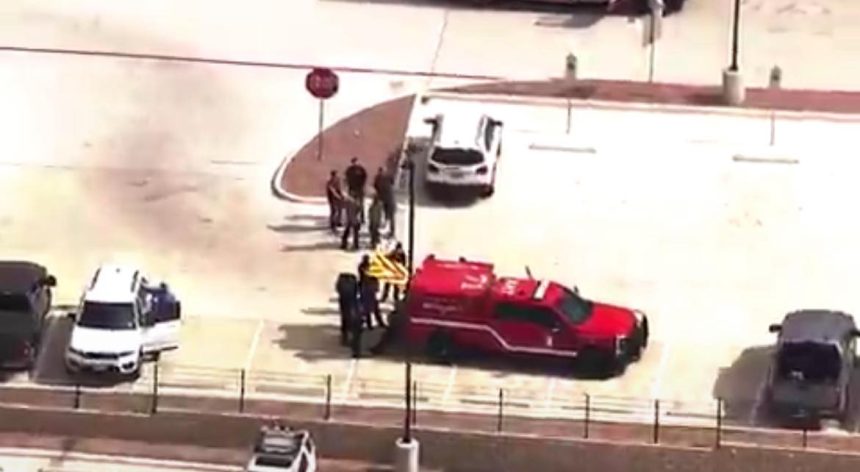 TIROTEO EN ESCUELA DE TEXAS DEJA UN ESTUDIANTE FALLECIDO Y UNA DOCENTE HERIDA