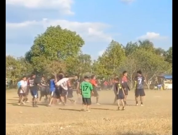 trifulca 1 PELEA ENTRE EQUIPOS INTERRUMPE PARTIDO DE FÚTBOL EN EL PORVENIR, SANTA ANA
