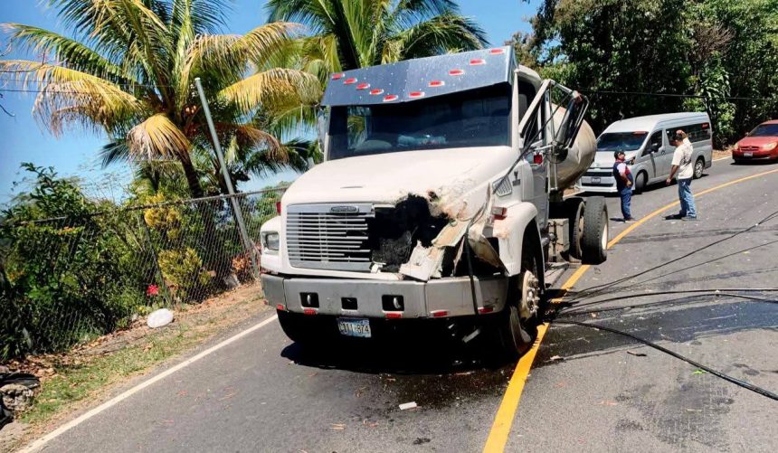 RASTRA PROVOCA ACCIDENTE VIAL Y HUYE EN CARRETERA BERLÍN–MERCEDES UMAÑA