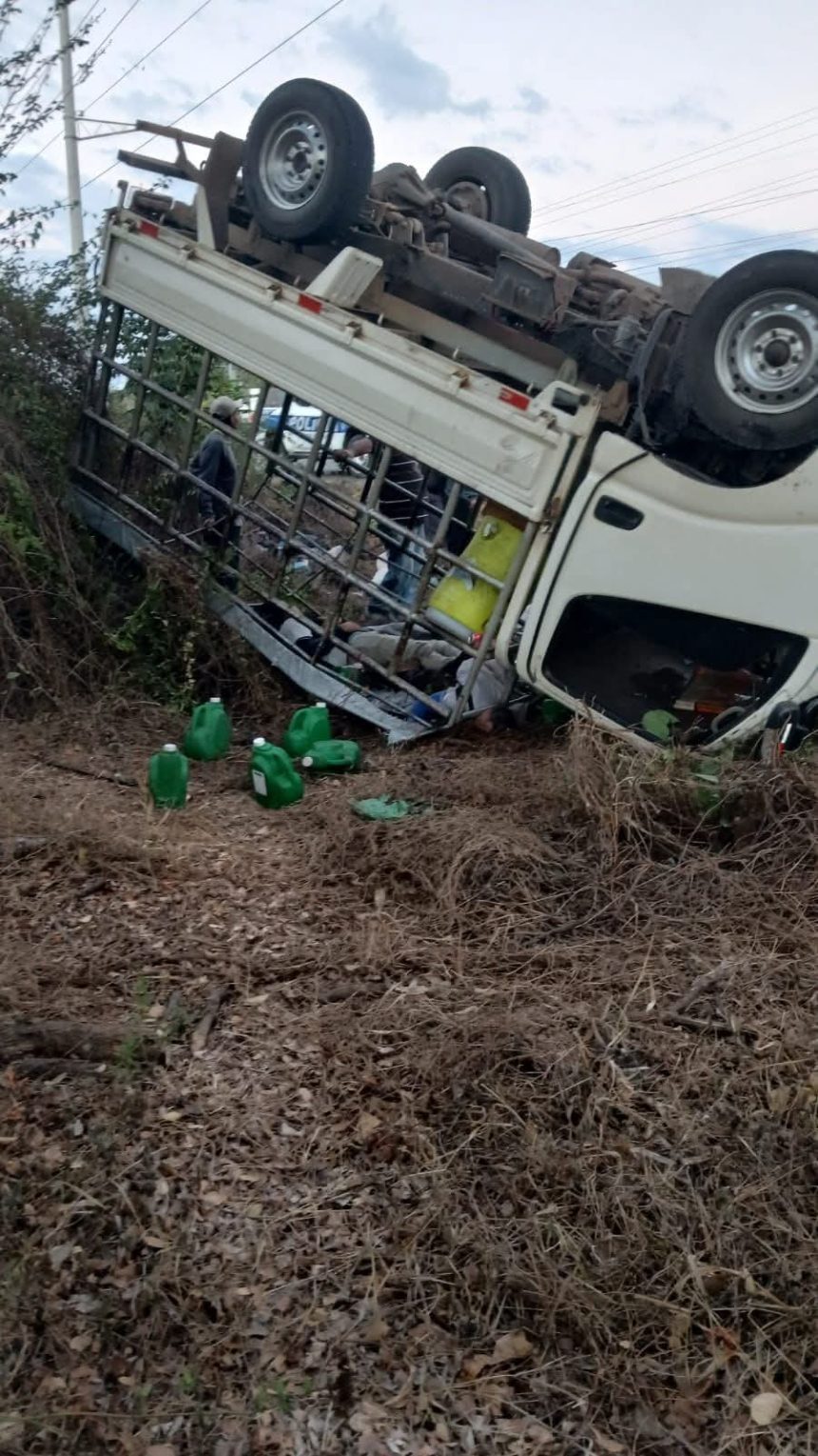 ACCIDENTE DE TRÁNSITO EN CARRETERA A ACAJUTLA DEJA UNA PERSONA FALLECIDA Y VARIOS LESIONADOS