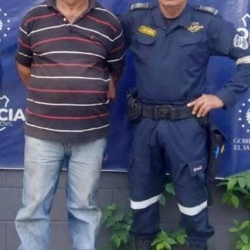CONDUCTOR CAPTURADO TRAS VUELCO DE CAMIÓN QUE DEJÓ UN FALLECIDO Y 14 LESIONADOS EN SONSONATE