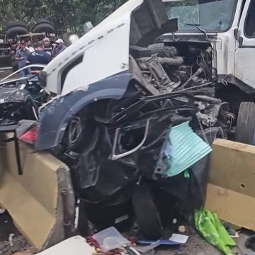 FUERTE ACCIDENTE DE TRÁNSITO EN CARRETERA HACIA SONSONATE CERCA DE LA CENTRAL IZALCO DEJÓ DAÑOS MATERIALES Y LESIONADOS