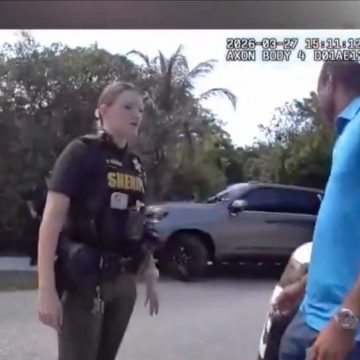 VIDEO REVELA QUE TIGER WOODS MIRABA SU TELÉFONO ANTES DE ACCIDENTE EN FLORIDA