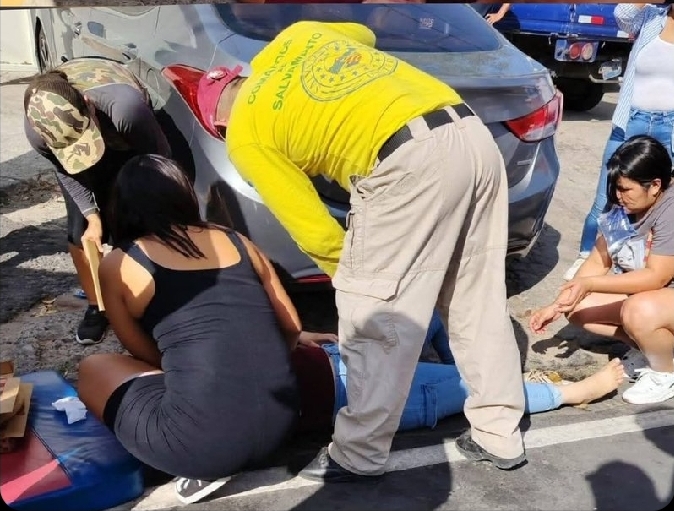 1 PASAJERA RESULTA GRAVEMENTE LESIONADA TRAS CAER DE COASTER EN APOPA