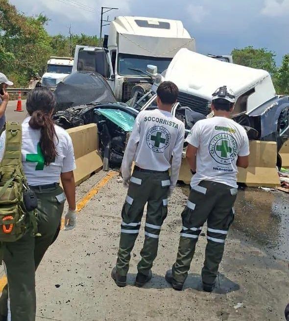 CUERPOS DE SOCORRO CONFIRMAN VARIOS LESIONADOS TRAS MÚLTIPLE ACCIDENTE EN CARRETERA DE ACAJUTLA A SONSONATE