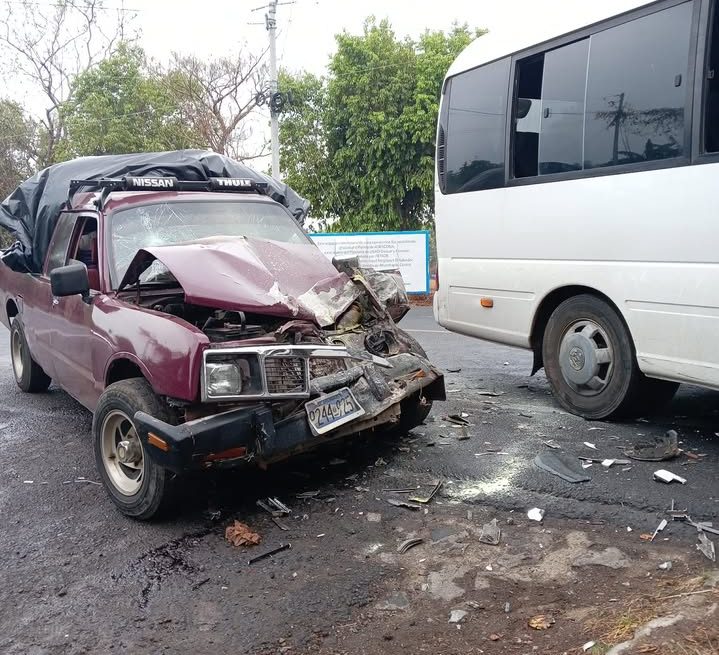 ACCIDENTE DE TRÁNSITO EN BYPASS DE AHUACHAPÁN DEJA SIETE PERSONAS LESIONADAS Y AFECTADOS DENUNCIAN QUE EL RESPONSABLE «BRILLA POR SU AUSENCIA»