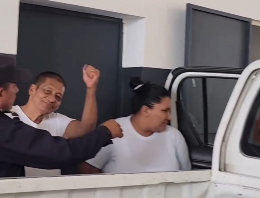 “APÓSTOL” SANTIAGO QUEDÓ EN LIBERTAD PERO NO PODRÁ INGRESAR A EL SALVADOR POR TRES AÑOS