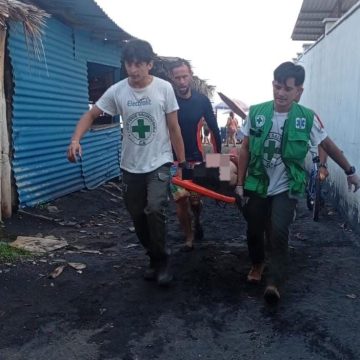UNA CORRIENTE MARINA ARRASTRÓ A VERANEANTES Y DEJÓ A UN ADOLESCENTE DESAPARECIDO EN LA LIBERTAD