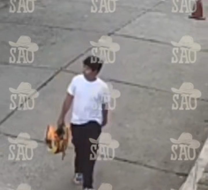 CAPTARON EN VIDEO EL HURTO DE UN CASCO EN CHALCHUAPA; SOSPECHOSO FUE INTERCEPTADO