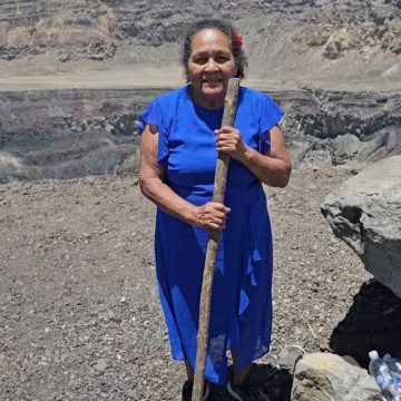ADULTA MAYOR DE 78 AÑOS ALCANZA LA CIMA DEL VOLCÁN DE SANTA ANA Y SE VUELVE TENDENCIA EN REDES