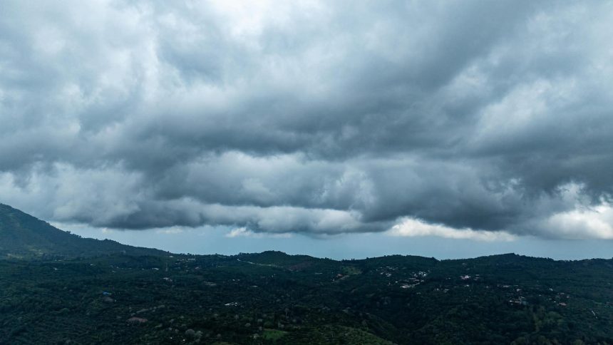 AMBIENTE CALUROSO CON LLUVIAS Y TORMENTAS PREVISTAS PARA ESTE MARTES EN EL SALVADOR