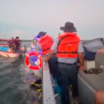 MARINA AUXILIA A TRES PERSONAS TRAS VOLCAMIENTO DE EMBARCACIÓN EN EL ESTERO DE JALTEPEQUE