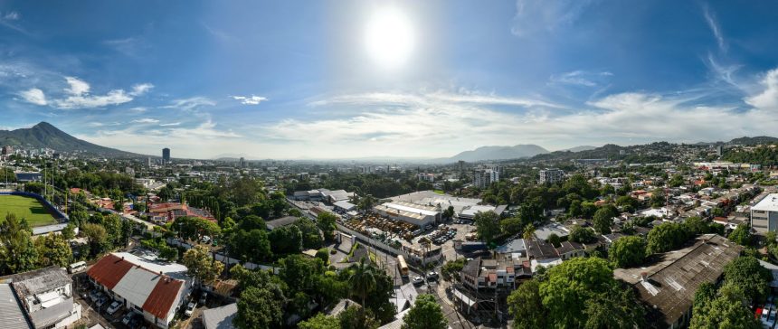 SEMANA INICIA CON AMBIENTE CALUROSO Y SIN LLUVIAS EN EL SALVADOR