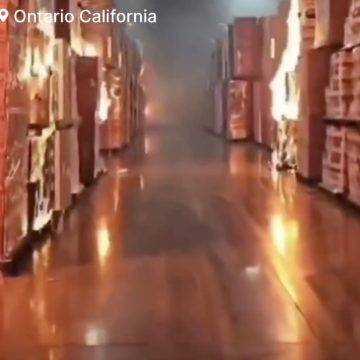 EMPLEADO PROVOCA INCENDIO EN ALMACÉN EN CALIFORNIA Y LO TRANSMITE EN VIVO EN REDES SOCIALES