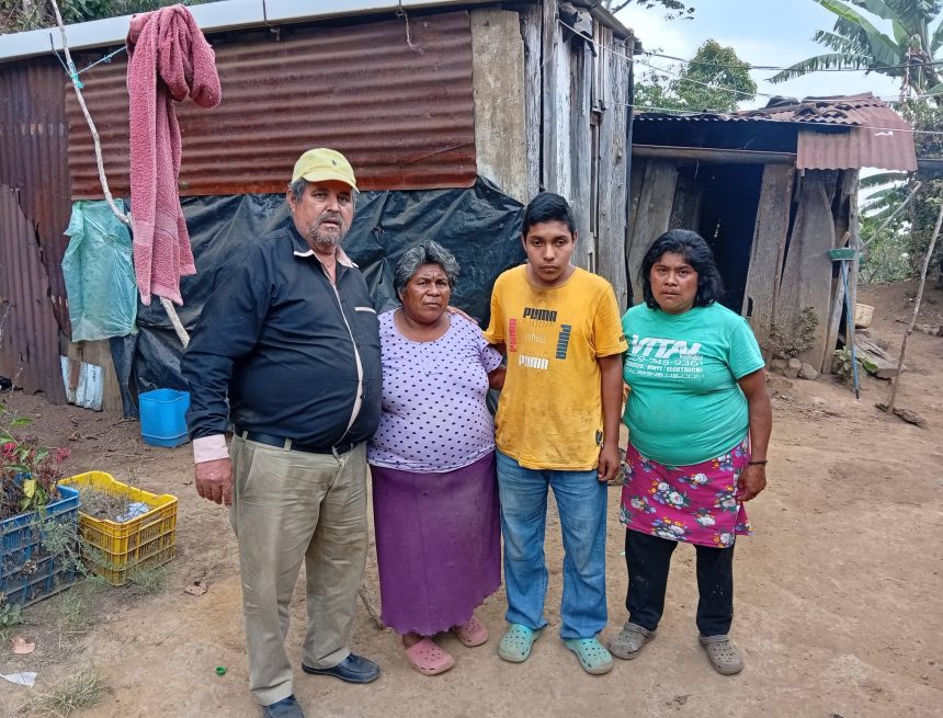 PIDEN AYUDA PARA FAMILIA CON TRES MIEMBROS QUE PADECEN HIDROCEFALIA EN SANTA ANA