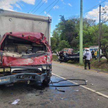 ACCIDENTE DE TRÁNSITO DEJA CINCO PERSONAS LESIONADAS EN AUTOPISTA A COMALAPA