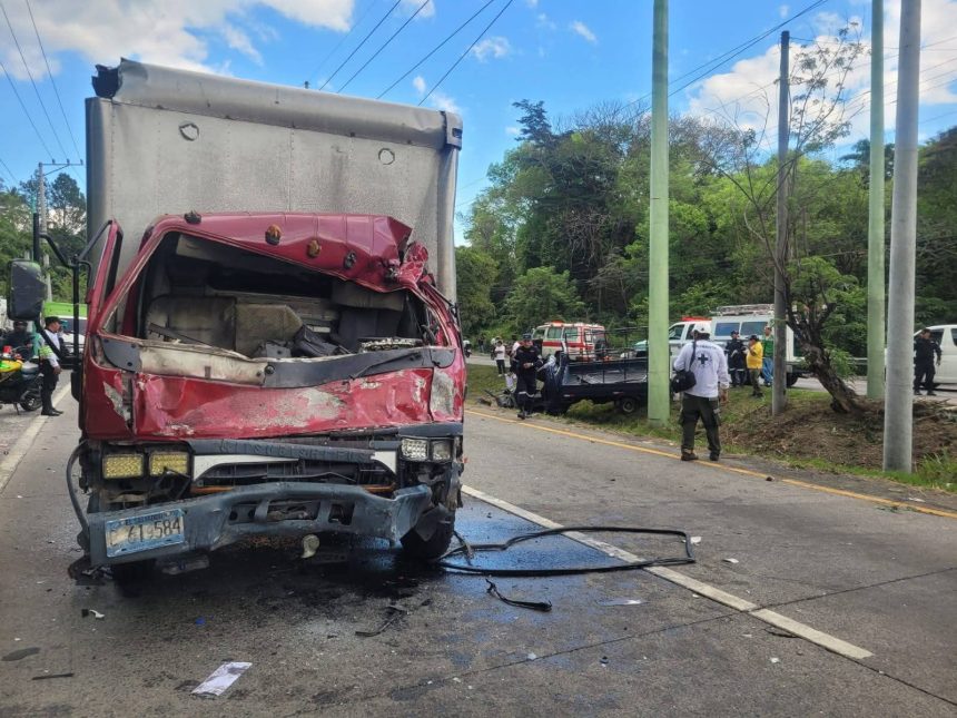 ACCIDENTE DE TRÁNSITO DEJA CINCO PERSONAS LESIONADAS EN AUTOPISTA A COMALAPA