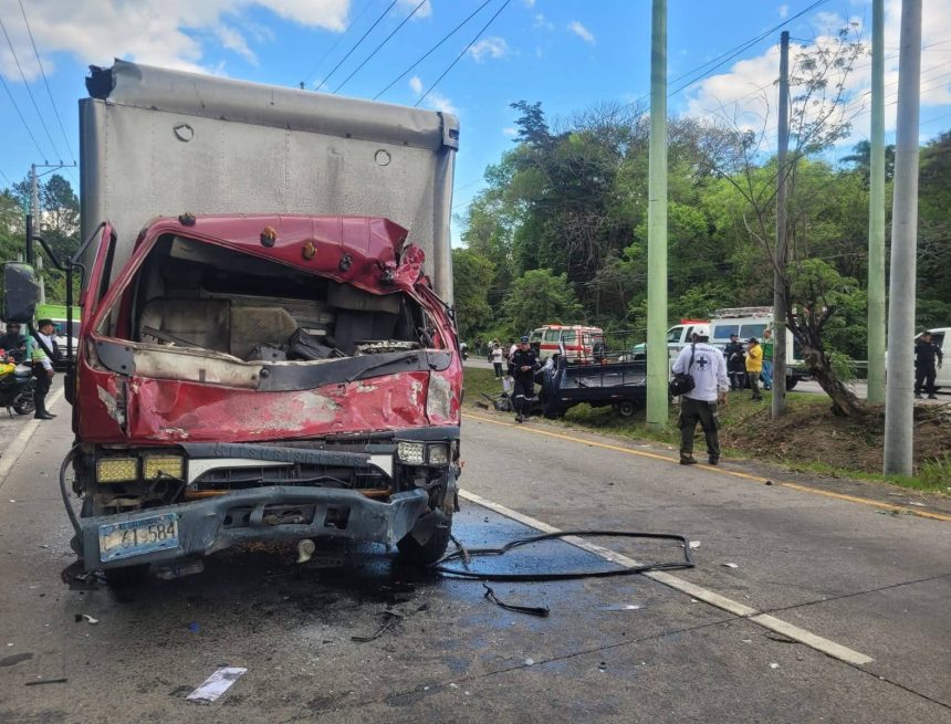 ACCIDENTE DE TRÁNSITO DEJA CINCO PERSONAS LESIONADAS EN AUTOPISTA A COMALAPA
