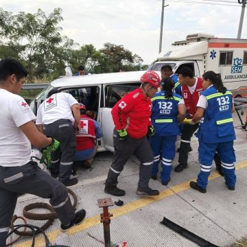 ACCIDENTE DE TRÁNSITO EN BULEVAR CONSTITUCIÓN DEJA DOS PERSONAS LESIONADAS