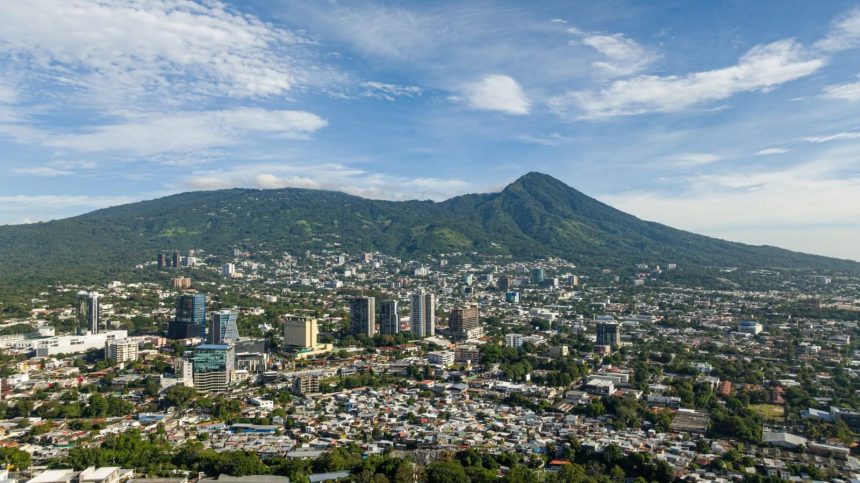VIERNES CON CIELO DESPEJADO POR LA MAÑANA Y LLUVIAS AISLADAS POR LA TARDE Y NOCHE