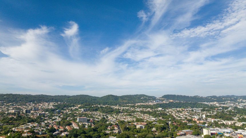 PRONOSTICAN CALOR Y TORMENTAS EN DIFERENTES ZONAS DE EL SALVADOR