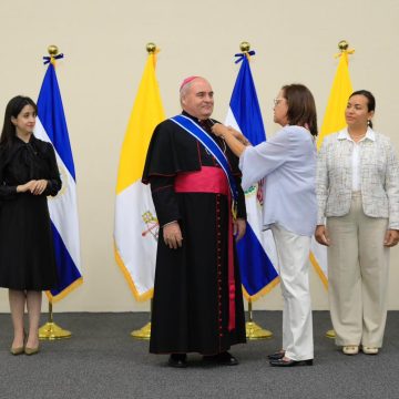 EL SALVADOR CONDECORA A NUNCIO APOSTÓLICO CON ORDEN JOSÉ MATÍAS DELGADO
