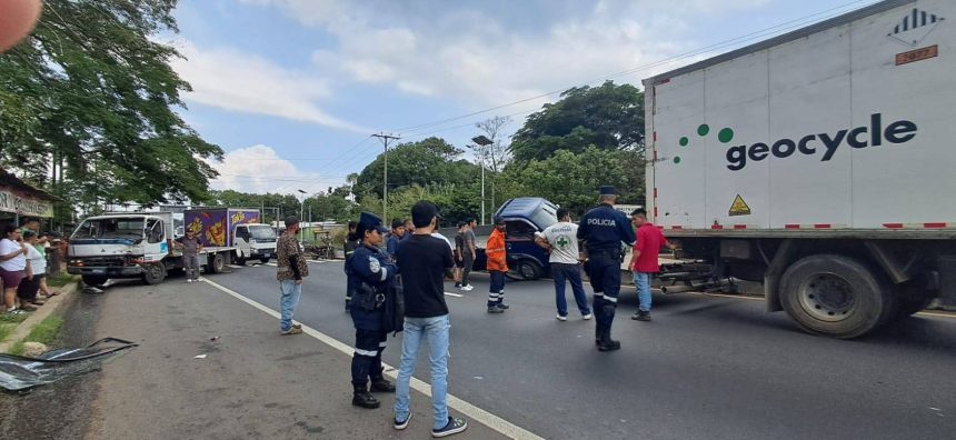 ACCIDENTE DE TRÁNSITO EN CARRETERA A SANTA ANA DEJA UNA PERSONA LESIONADA