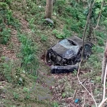 VEHÍCULO CAE A BARRANCO EN LA PANAMERICANA CERCA DE EL CONGO