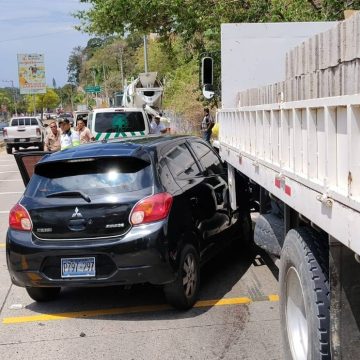 HOMBRE RESULTA LESIONADO TRAS ACCIDENTE DE TRÁNSITO EN CARRETERA AL PUERTO DE LA LIBERTAD
