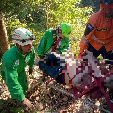 RECUPERAN CUERPO DE HOMBRE QUE CAYÓ A BARRANCO EN MEJICANOS