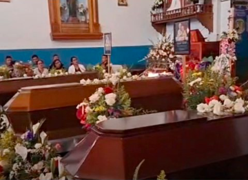 ÚLTIMO ADIÓS A LAS HERMANAS AGUIRRE VIANA Y SU MOTORISTA TRAS TRÁGICO ACCIDENTE