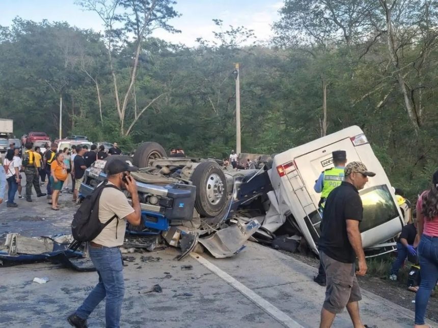 honduras 1 HONDURAS; TRÁGICO ACCIDENTE EN QUIMISTÁN DEJA AL MENOS OCHO MUERTOS Y SIETE HERIDOS
