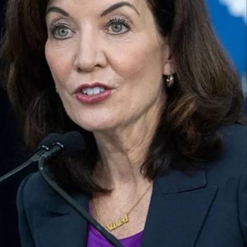 PROPUESTA DE GOBERNADORA DE NUEVA YORK SOBRE COLABORACIÓN CON ICE GENERA CRÍTICAS