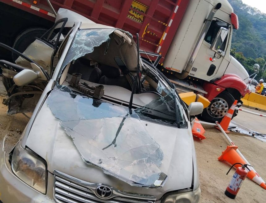 MÚLTIPLE ACCIDENTE EN LOS CHORROS INVOLUCRA SIETE VEHÍCULOS