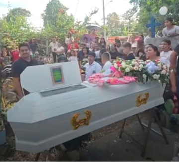 COMUNIDAD DESPIDE A NIÑA DE 10 AÑOS TRAS HECHO OCURRIDO EN ACTIVIDAD ESCOLAR EN CERRO VERDE,SANTA ANA