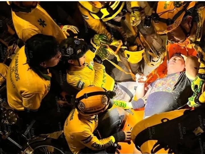 rescate RESCATISTAS SALVAN LA VIDA DE HOMBRE ATRAPADO EN ZONA DE DIFÍCIL ACCESO EN ILOPANGO