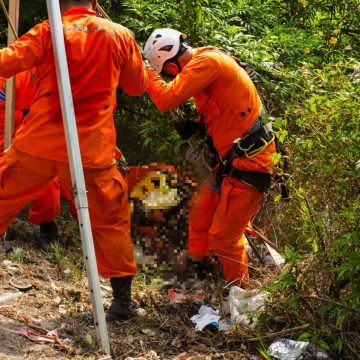 RESCATARON A UN HOMBRE TRAS CAER EN UNA QUEBRADA EN SAN SALVADOR