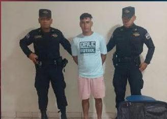 11 CAPTURAN A JOVEN CON 27 PAQUETES DE MARIHUANA DURANTE ALLANAMIENTO EN CHALATENANGO