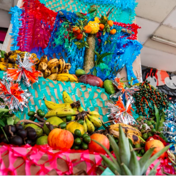 LISTOS LOS COMERCIANTES PARA LA CELEBRACIÓN DEL DÍA DE LA CRUZ EN EL SALVADOR
