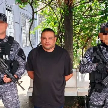 CAPTURARON A UN PRESUNTO MIEMBRO DE LA MS-13 EN EL MERCADO DE SANTA TECLA CON ABUNDANTE DROGA